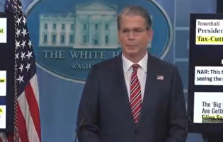 ایالات متحده ۴۰ میلیارد دلار برای بیمه کشتی‌ها در تنگه هرمز اختصاص داده است