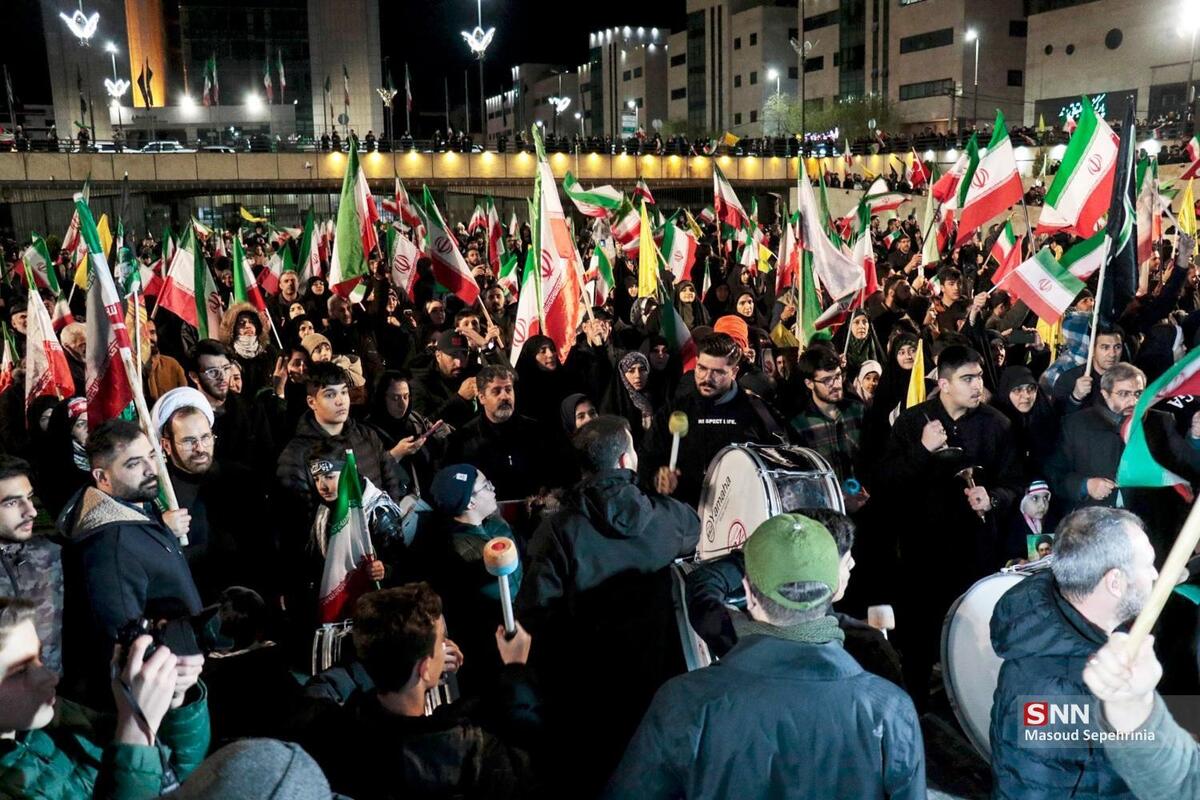 خروش مردم محله&zwnj;ی طلاب مشهد با شعار &laquo;حیدر حیدر &raquo; در شب چهل و ششم حماسه&zwnj;ی خیابان + فیلم