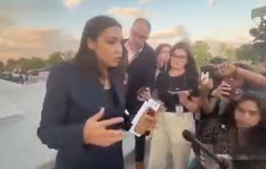 ترامپ یک جنایتکار جنگی است