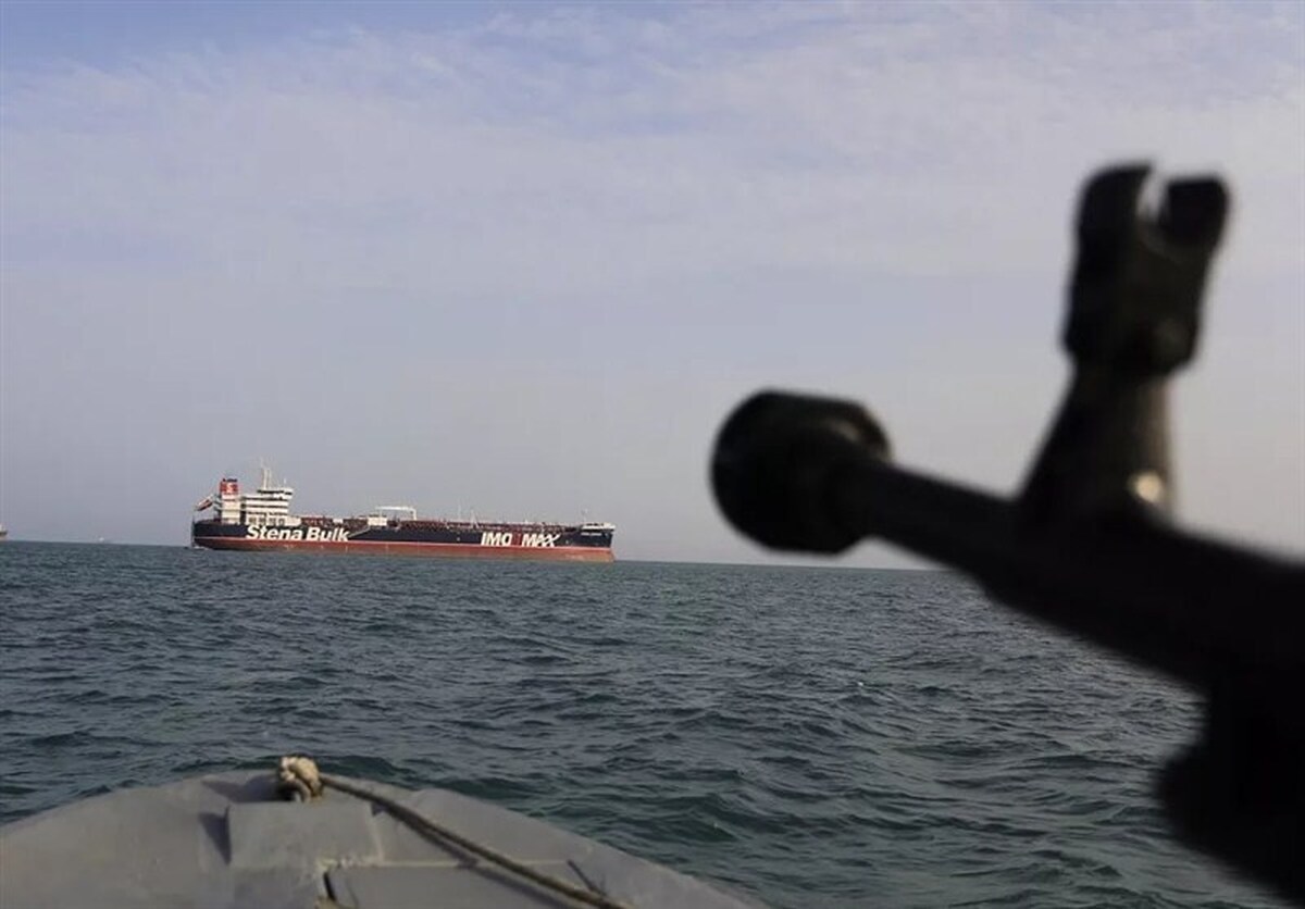 تایمز: محاصره دریایی توسط آمریکا در توقف ناوگان ایران ناکام ماند