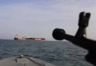 تایمز: محاصره دریایی توسط آمریکا در توقف ناوگان ایران ناکام ماند