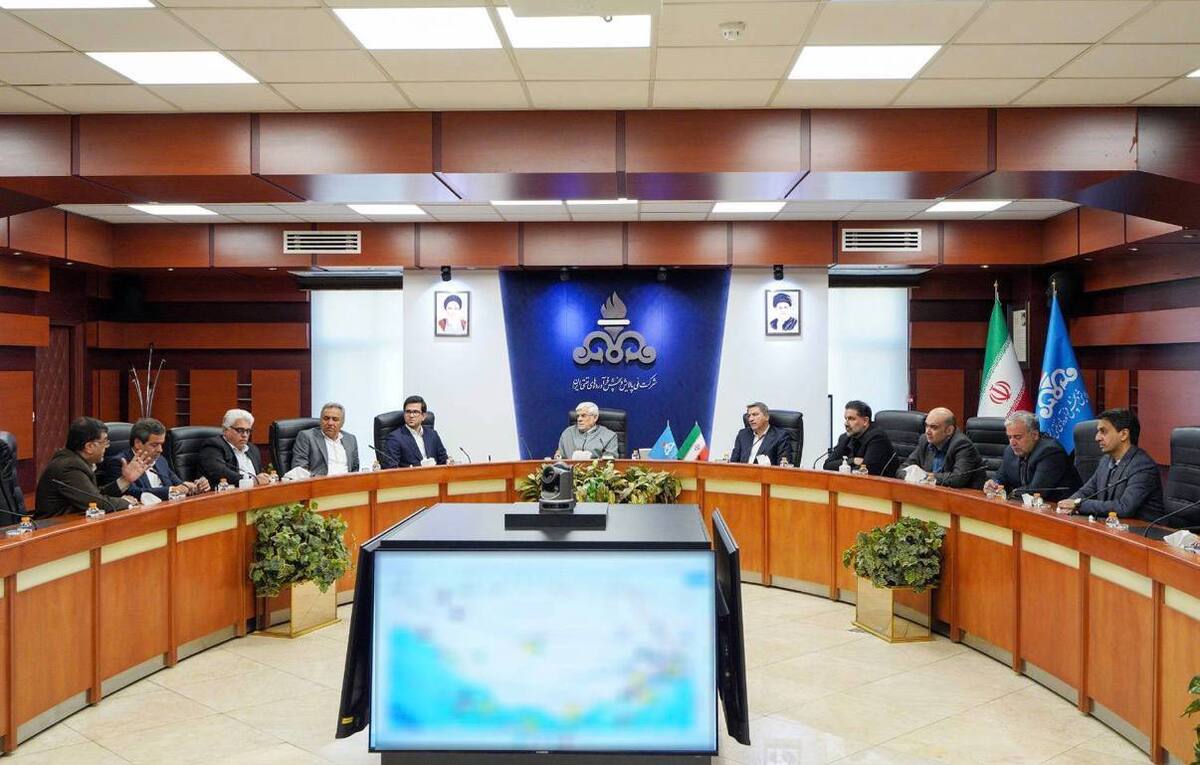 عارف: عملکرد صنعت پالایش و پخش در جنگ، فراتر از انتظار بود / خنثی&zwnj;سازی توطئه اختلال در سوخت&zwnj;رسانی