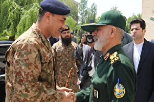 فرمانده ارتش پاکستان با فرمانده قرارگاه مرکزی خاتم الانبیا دیدار کرد+ فیلم