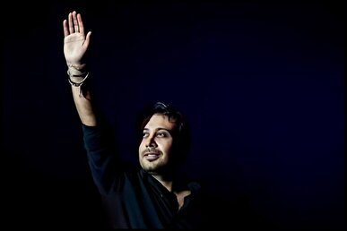 محسن چاوشی چهره برتر هنر انقلاب اسلامی شد + فیلم