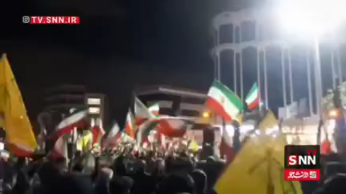 اجتماع شبانه چهل و هشتم؛ تجمع مردم در میدان دوم شهران / شهرک اکباتان تهران و حضور مردم که در چهل و هشتمین شب ادامه دارد + فیلم