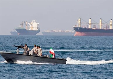 وال استریت ژورنال: ایران همچنان از تنگه عوارض می گیرد