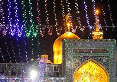 ببینید/ نصب کتیبه ویژه دهه کرامت در حرم مطهر رضوی