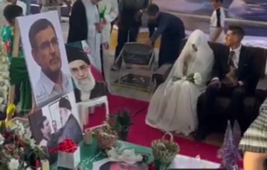 جاری شدن خطبه عقد میان زوج جوان آبادانی در جوار مزار شهید تنگسیری