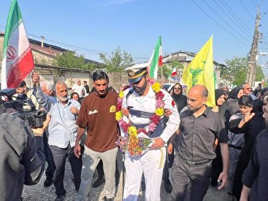 آملی‌ها به احترام قهرمان ناو دنا در خط استقبال باشکوه