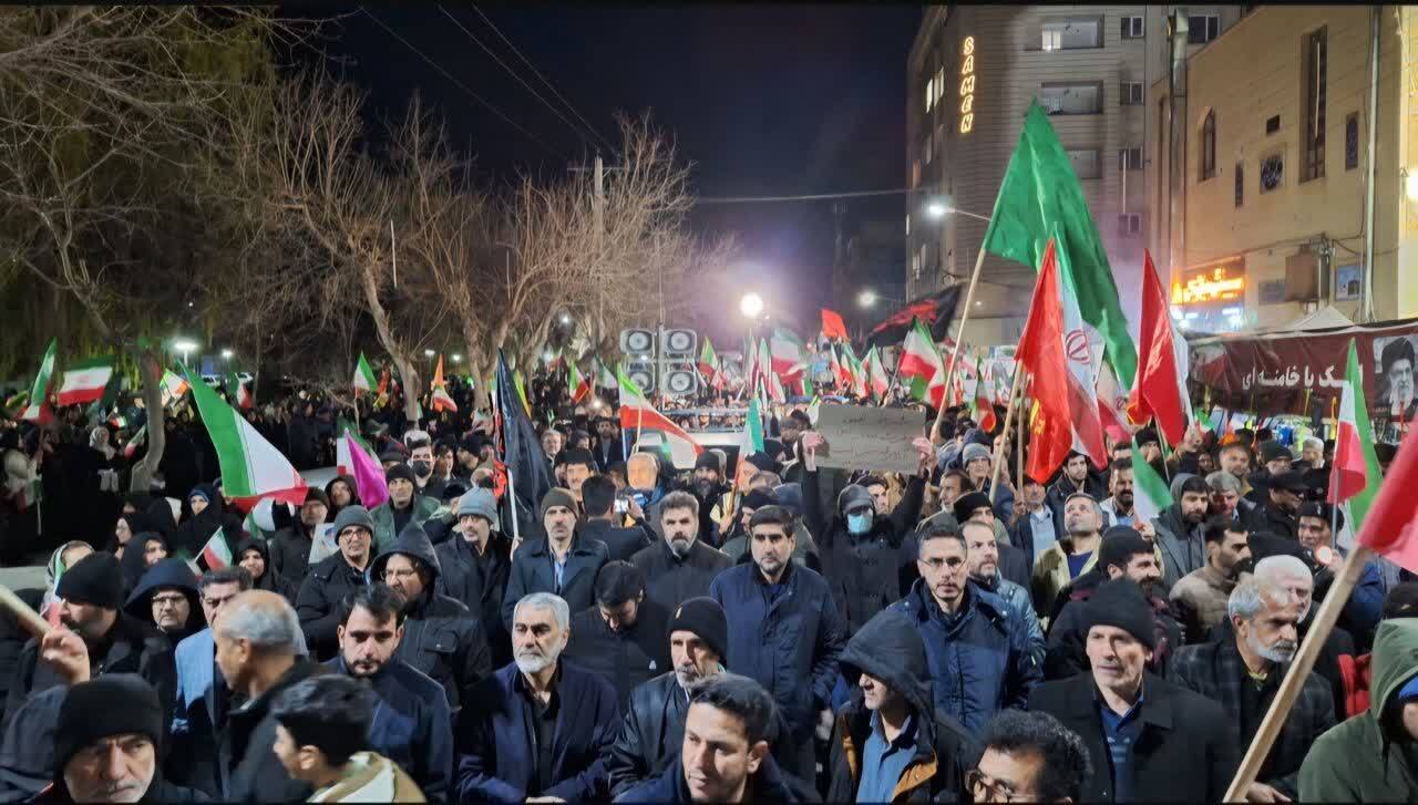 جمعیت هزاران نفری مردم در موج چهل و نهم در خیابان&zwnj;های شهرکرد + فیلم