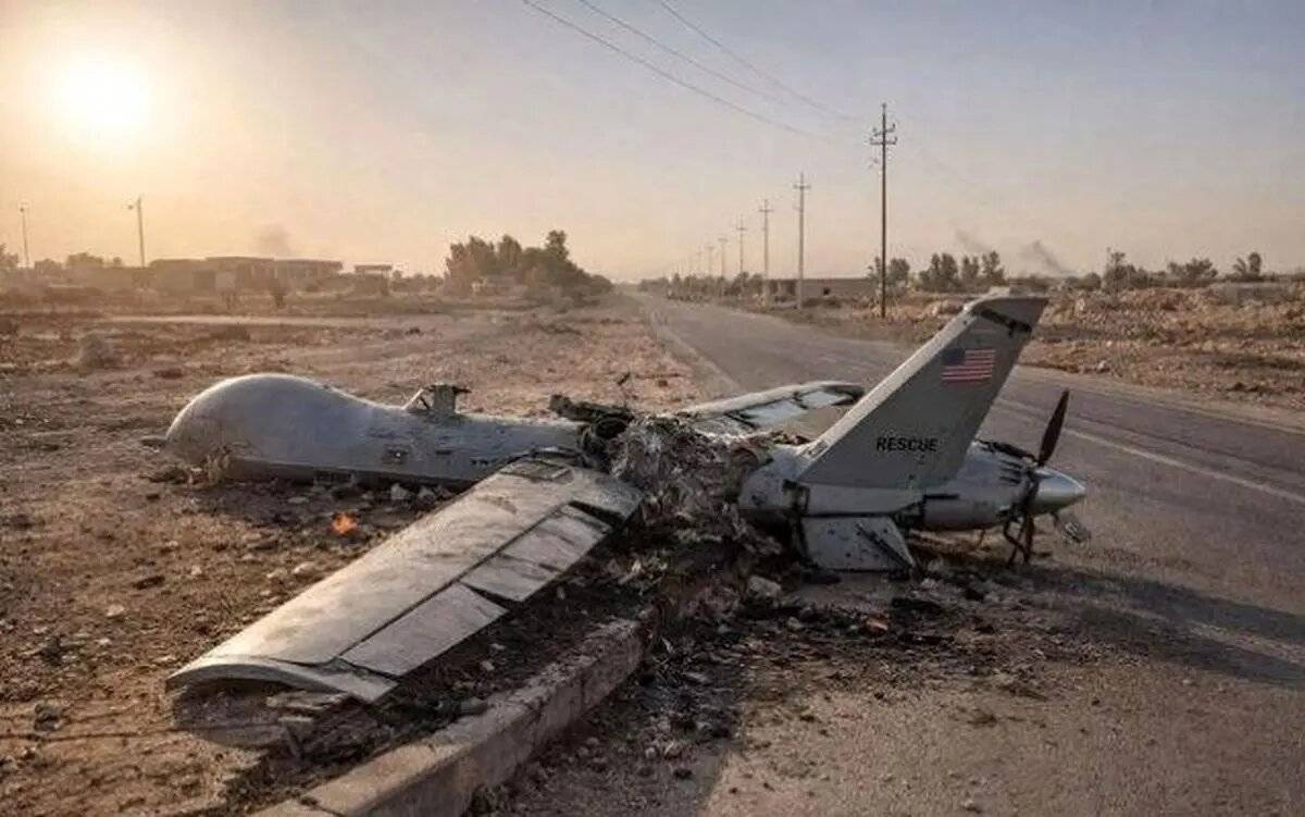 انهدام دو پهپاد رزمی - انتحاری ارتش تروریستی آمریکا با آتش پدافند نیروی دریایی ارتش + فیلم