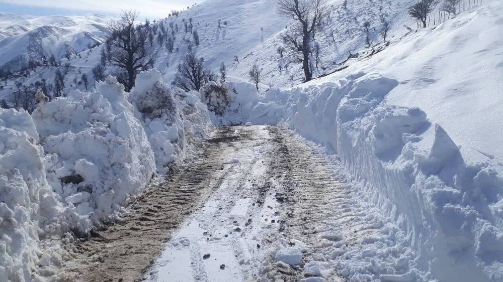 فرماندار رضوانشهر: محور پونل خلخال همچنان مسدود است و خطر ریزش بهمن وجود دارد