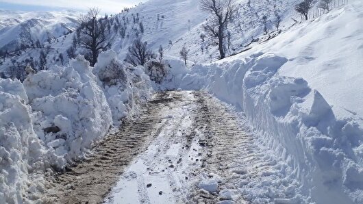 فرماندار رضوانشهر: محور پونل خلخال همچنان مسدود است و خطر ریزش بهمن وجود دارد