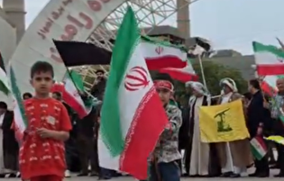 تجمع دانشجویان و مردم شهر اهواز در پاسخ به تهدیدات دشمن و حمایت از خدمتگزاران صنعت برق