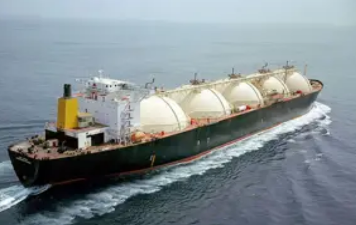 بلومبرگ: پنج تانکر حمل ال ان جی پس از هشدار ایران مسیر خود را تغییر دادند