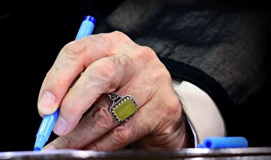 انتشار دستخط رهبر شهید انقلاب در دفتر یادبود حرم حضرت معصومه (س)