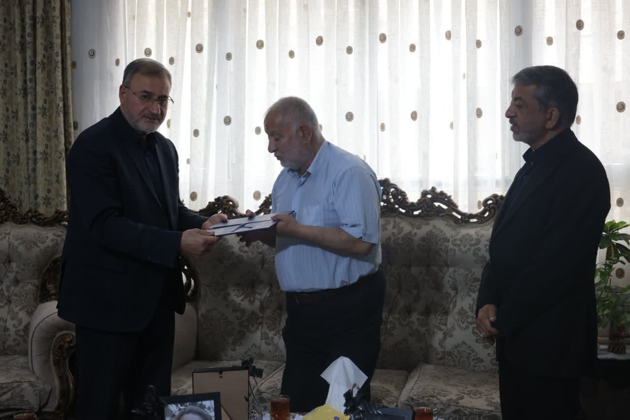 تجلیل از اسوه&zwnj;های صبر در جنگ رمضان/ معاون بنیاد شهید کشور: استقامت خانواده شهدا تداوم مسیر زینبی است