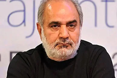 پرویز پرستویی: کسی که فرزند ۲ ماهه‌اش را از دست داده برای ۲ میلیون تومان به میدان می‌‎آید؟ / مرگ و ننگ بر شما وطن فروشانِ اراذل و حرف مفت زن