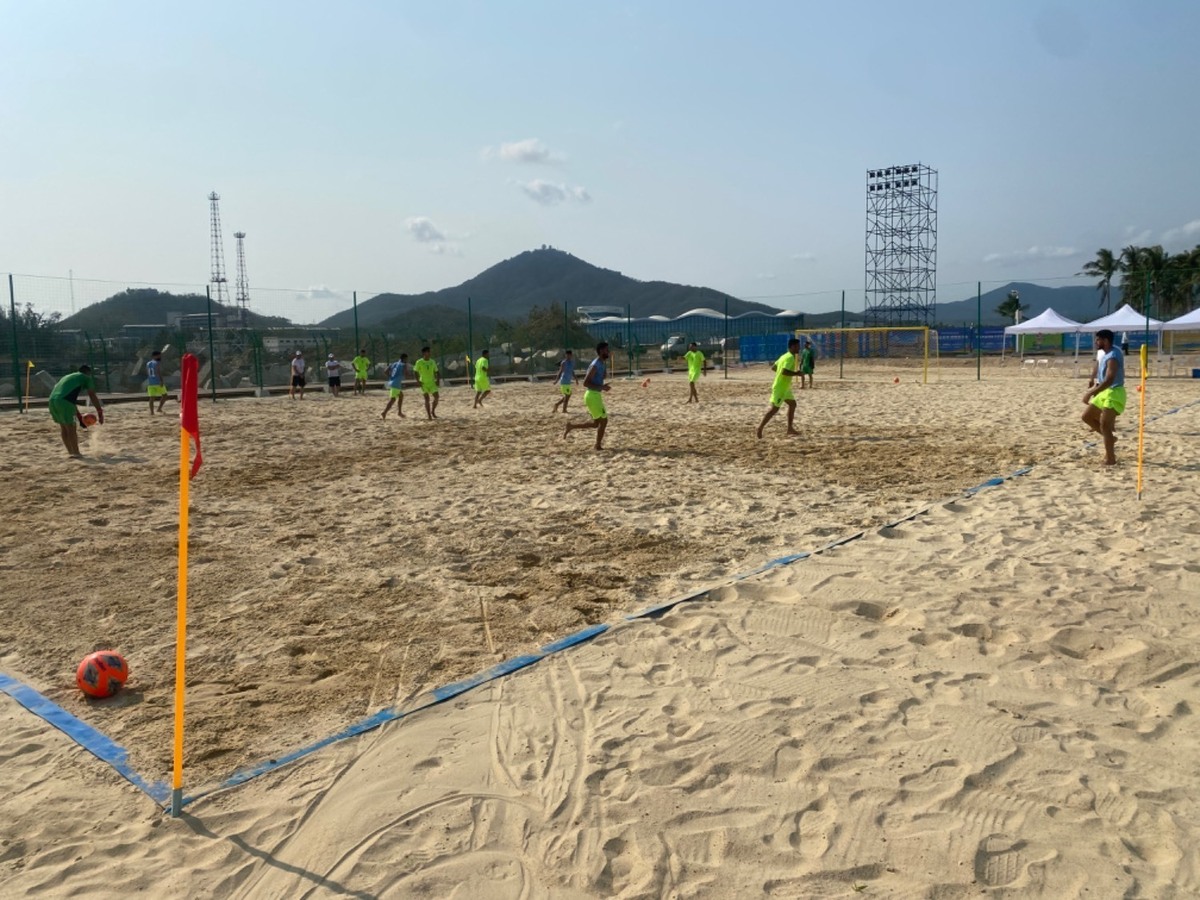 تمرین ساحلی بازان در زمین تمرین ورزشگاه محل برگزاری مسابقات / دیدار دوستانه تیم ملی با فلسطین