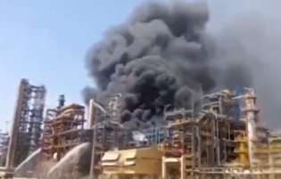 آتش‌سوزی در پالایشگاهی در هند یک روز مانده به افتتاح