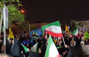 اجتماع مردم در میدان محمدیه تهران با شعار مرگ بر اسرائیل همزمان با پنجاه و یکمین شب از حماسه حضور