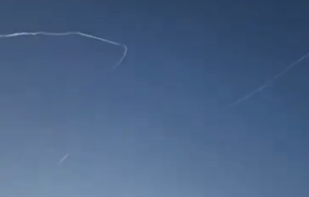 ویدئویی از کلاهک یک موشک ایرانی که از میان ۲ موشک پدافندی عبور و در نهایت به هدف خود در سرزمین&zwnj;های اشغالی برخورد کرد