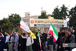 تجمع دانشجویی مردمی و تشکیل زنجیره انسانی مقابل نیروگاه‌های حرارتی کشور + فیلم و عکس