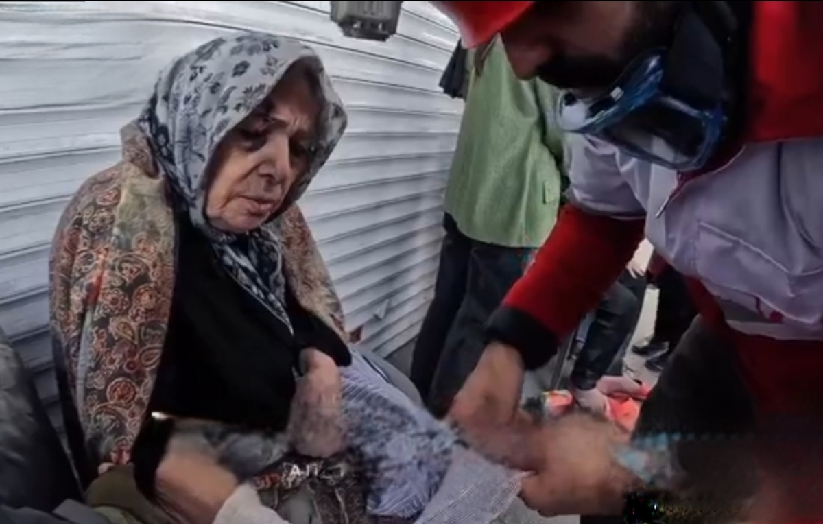 روایت مادر شهید مفقودالاثری که در جنگ ۸ ساله پسرش را از دست داد و امروز در جنگ رمضان خودش مجروح شده است