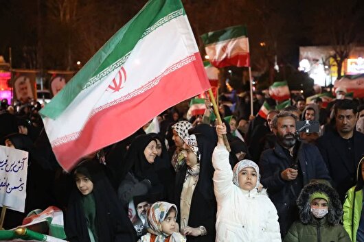 تجمع مردم غیور شهرستان مهدیشهر در محکومیت حملات جنگ رمضان به روایت تصاویر