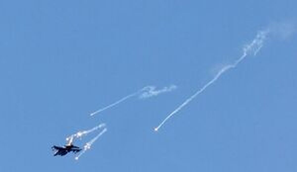 مقابله پدافند حزب‌الله با جنگنده اسرائیلی در آسمان جنوب لبنان