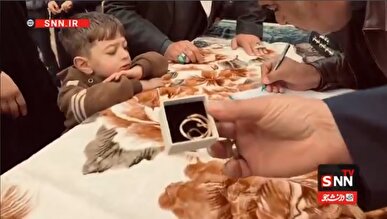 ببینید/ حمایت زنان عراقی از ایران با اهدای طلا