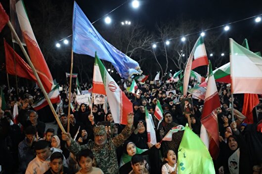 ادامه شکوه حضور مردم مشهد در خیابان‌های شهر در شب بیست‌وسوم + فیلم