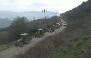 رژه کشاورزان روستای ولامده شهرستان نکا برای بیعت با سومین رهبر انقلاب