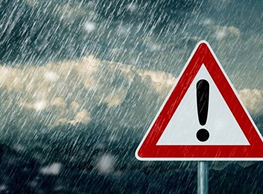 مسدود شدن مسیر‌های ارتباطی شهرستان جاسک/بازگشایی راه ها تا زمان فروکش کردن آب رودخانه‌ها