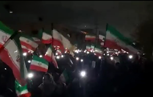 لحظه اعلام خبر هدف قرارگرفتن اف-۱۸ در میان تجمع مردم