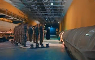 پخش اقامه نماز جماعت در یکی از تونل‌های موشکی سپاه پاسداران جمهوری اسلامی ایران