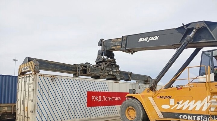 ۳۱۳ تن کمکهای بشردوستانه و همدلی فدراسیون روسیه وارد ایران شد ۳۱۳ تن کمکهای بشردوستانه و همدلی فدراسیون روسیه وارد ایران شد