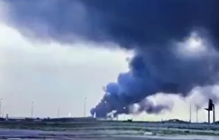 آتش‌سوزی در یکی از بنادر کویت در پی حملات موشکی-پهپادی