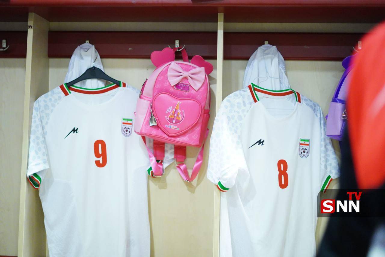 حضور بازیکنان تیم ملی با کوله پشتی به یاد شهدای مدرسه میناب حضور بازیکنان تیم ملی با کوله پشتی به یاد شهدای مدرسه میناب