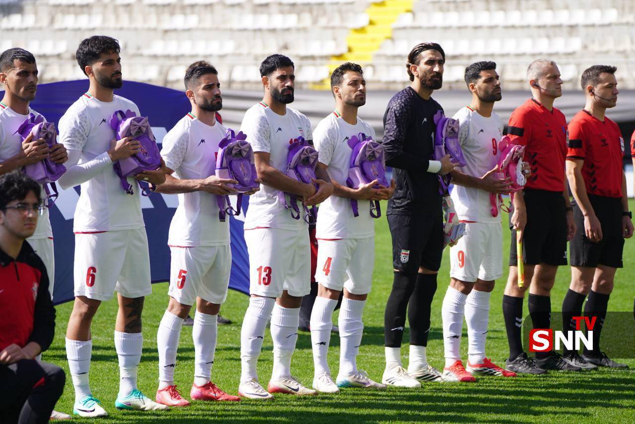 حضور بازیکنان تیم ملی با کوله پشتی به یاد شهدای مدرسه میناب حضور بازیکنان تیم ملی با کوله پشتی به یاد شهدای مدرسه میناب