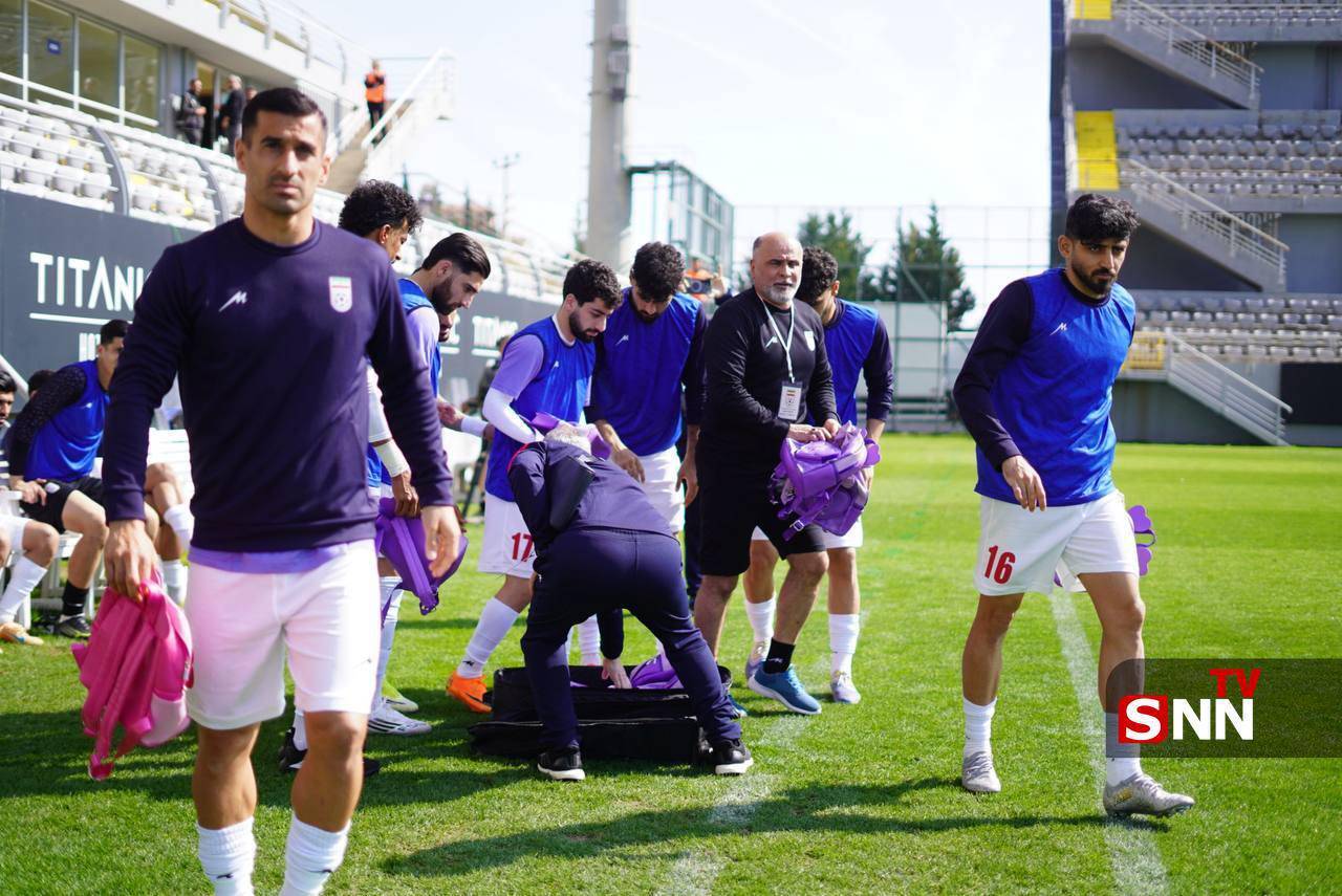 حضور بازیکنان تیم ملی با کوله پشتی به یاد شهدای مدرسه میناب حضور بازیکنان تیم ملی با کوله پشتی به یاد شهدای مدرسه میناب