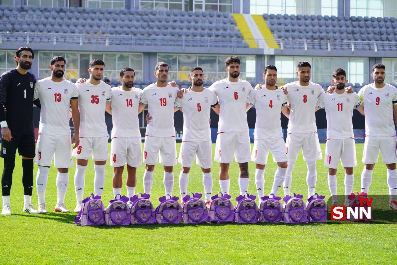 حضور بازیکنان تیم ملی فوتبال ایران با کوله پشتی به یاد شهدای مدرسه میناب حضور بازیکنان تیم ملی فوتبال ایران با کوله پشتی به یاد شهدای مدرسه میناب