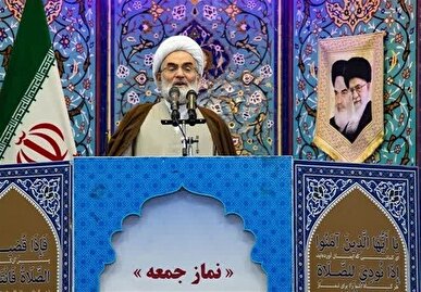 خطیب جمعه رشت: تنها تصمیم گیرنده درباره جنگ رهبر سوم انقلاب است/ دشمن بعد از پیشنهاد مذاکره قصد غافلگیری دارد