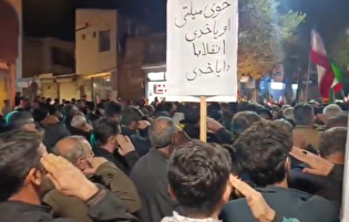 سلام نظامی مردم غیور خوی همزمان با پخش سرود ملی جمهوری اسلامی ایران