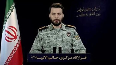 سخنگوی قرارگاه مرکزی خاتم الانبیا: نیروی دریایی سپاه طی یک عملیات غافلگیرکننده چندین مرکز تجمع تروریست‌های صهیونی آمریکایی در جزیره بوبیان را مورد تهاجم ترکیبی موشکی و پهپادی قرار داد + فیلم