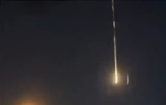 شادی مردم بحرین از اصابت موشک‌های ایرانی به اهداف آمریکایی در این کشور