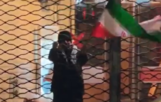 وطن پرست حتی در محل کار