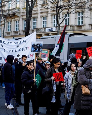 راهپیمایی و تجمع ضد ترامپ در وین پایتخت اتریش با پخش مداحی ایرانی + فیلم