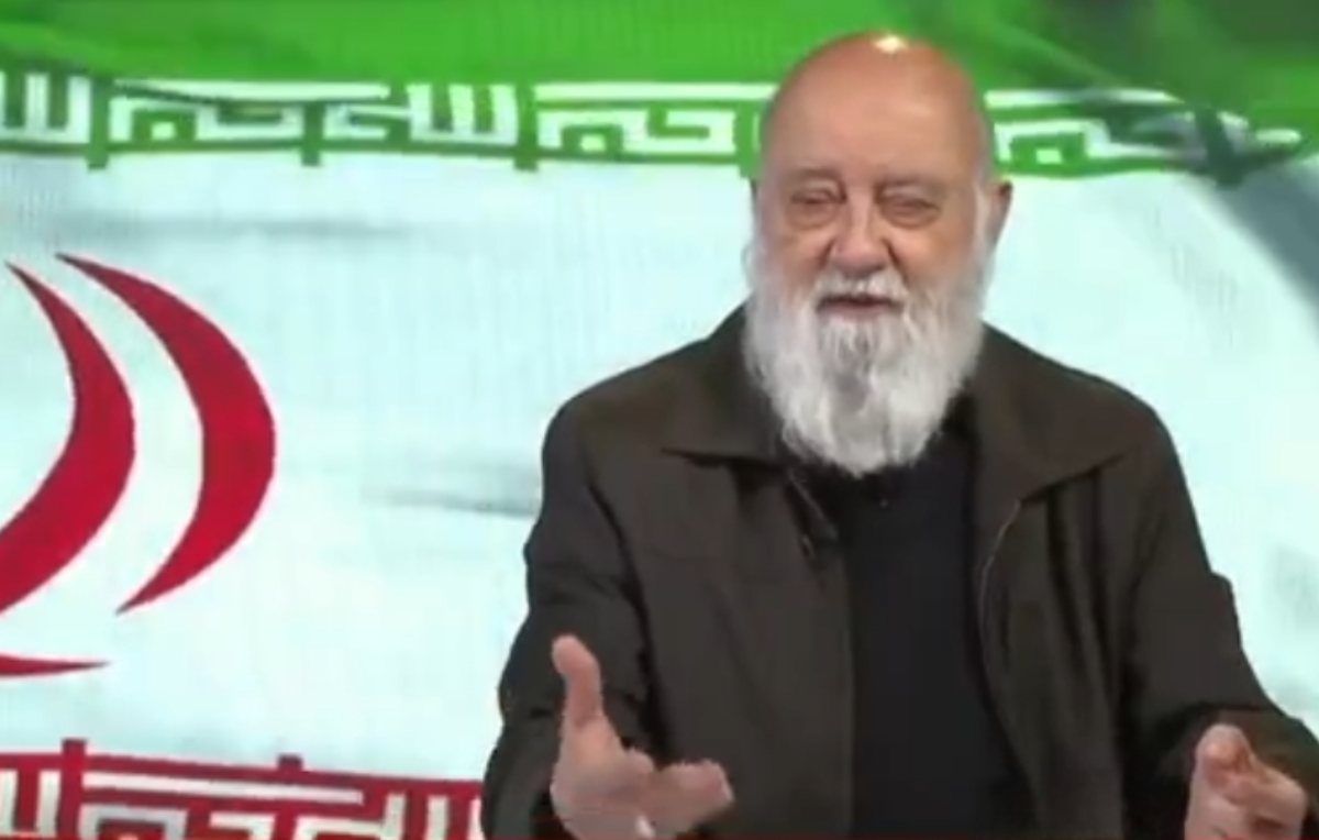 ترامپ مثل خر تو گل گیر کرده است