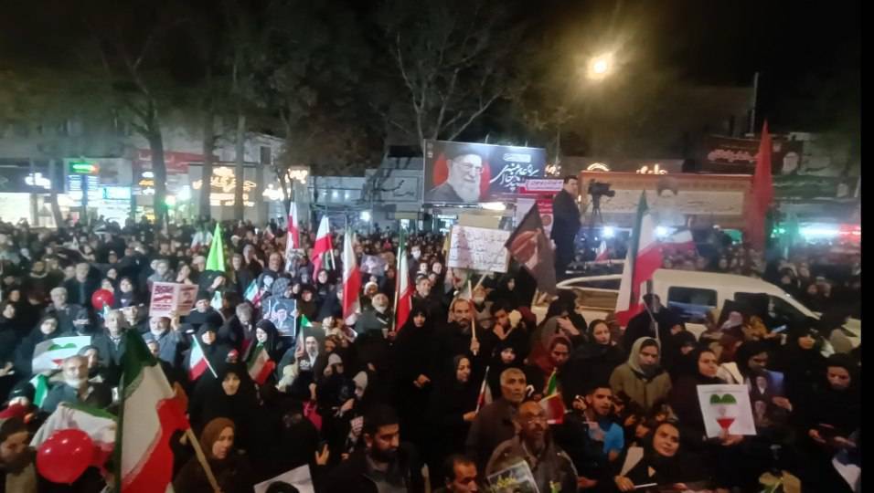 اجتماع پرشکوه مردم بجنورد همچنان ادامه دارد + فیلم